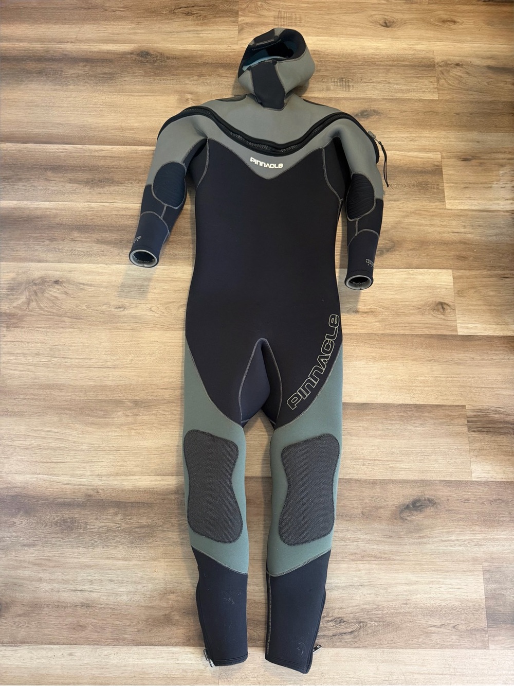 Pinnacle Polar 7/5mm Full Wetsuit Mens MT Black Gray Hooded Scuba Neoprene